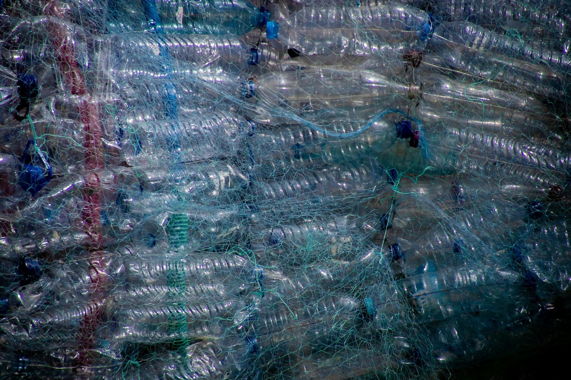 Bouteilles plastique impact ecologique environnement