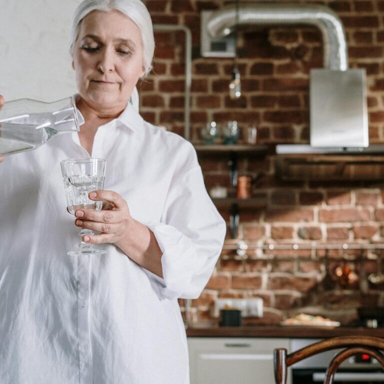 Deshydratation personne agee - senior hydratation quotidien