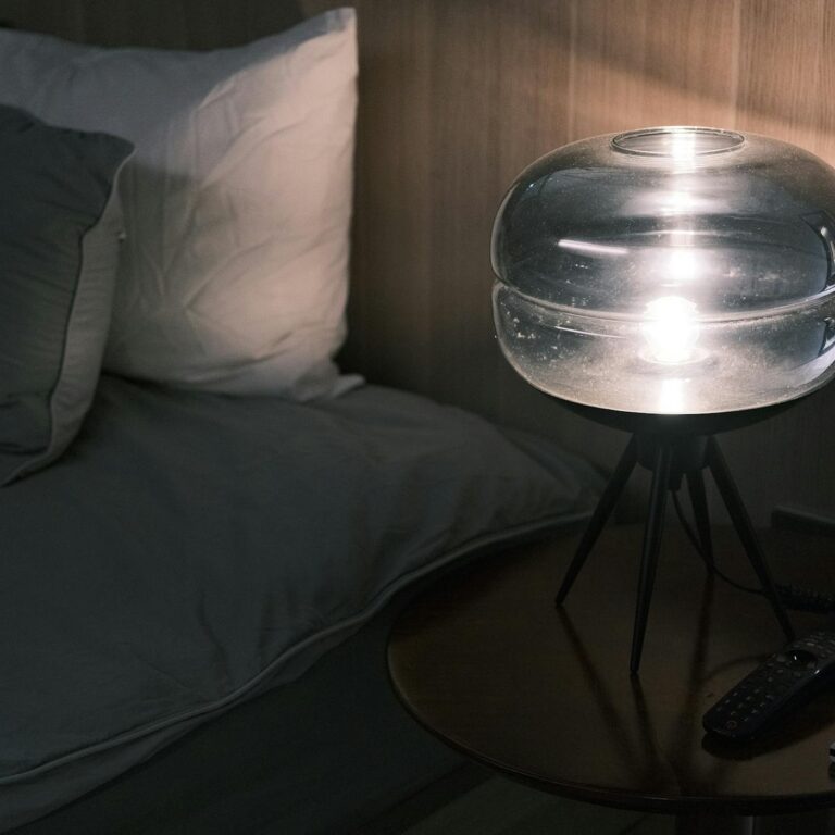 Eau sommeil - verre eau chevet nuit repos